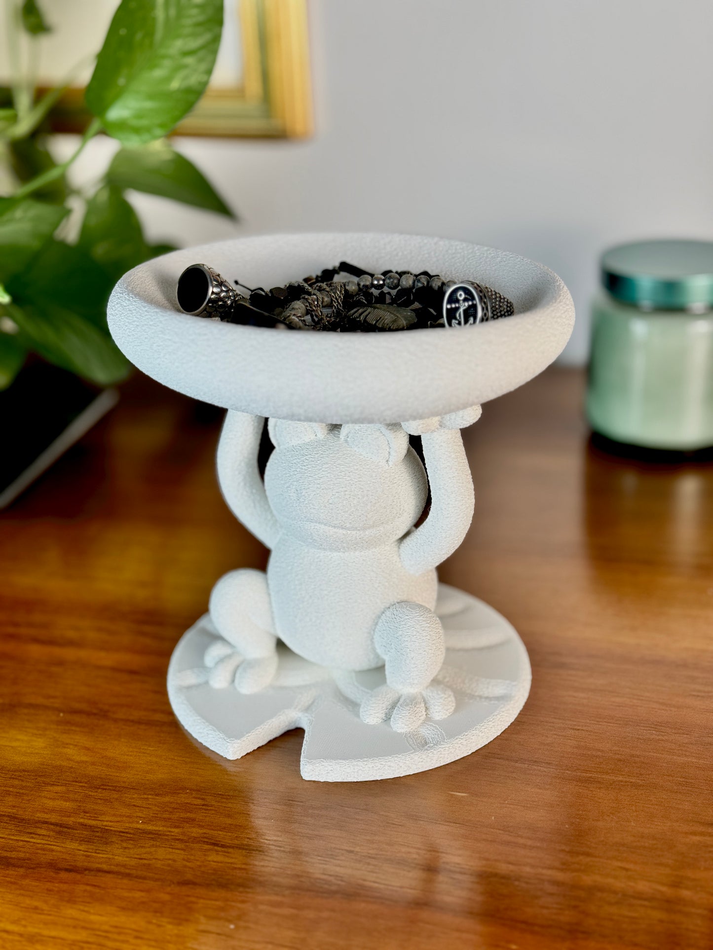 Minimalist Frog Bowl Holder – Functional Home Decor