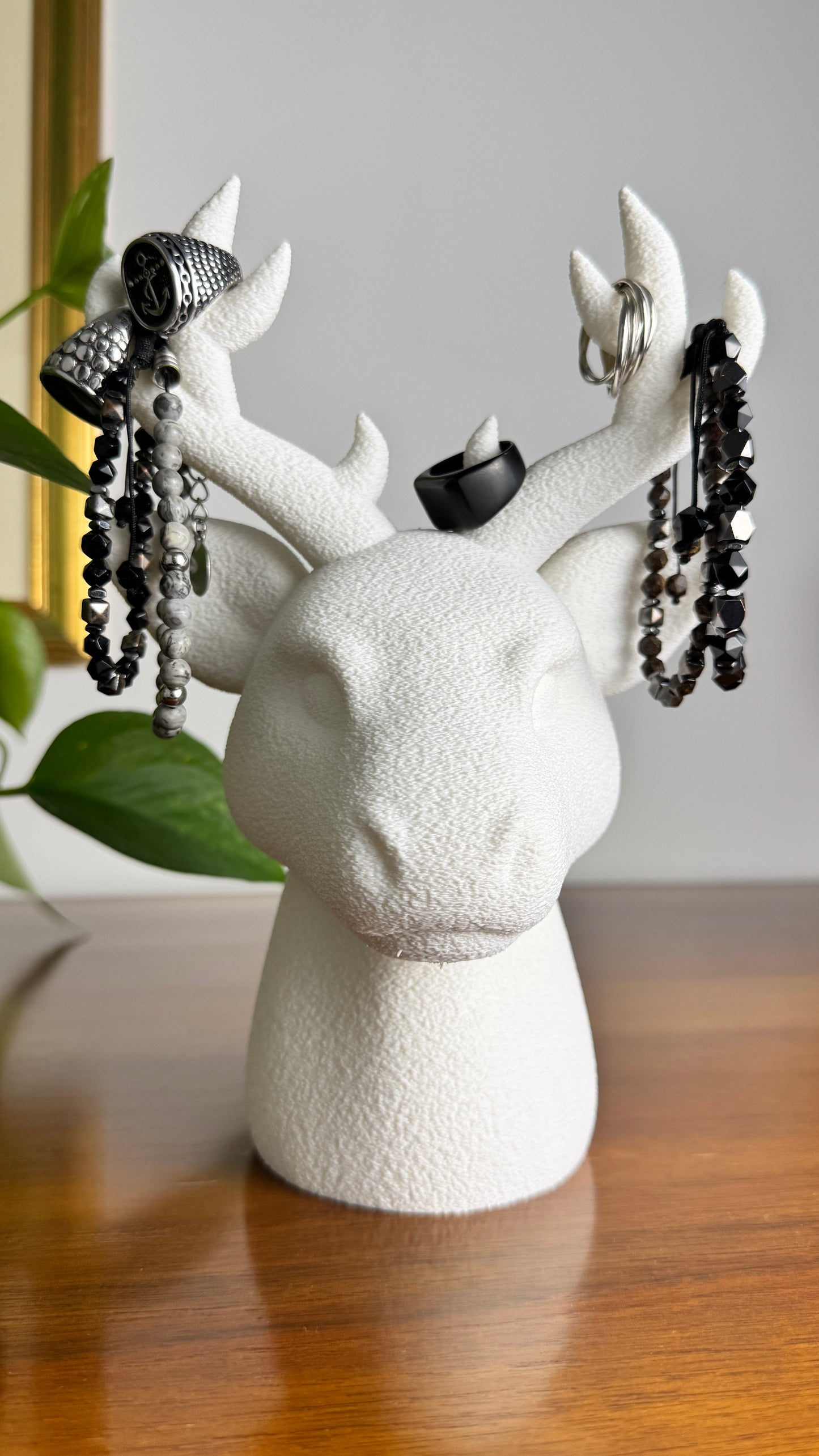 Minimalist Deer Head Jewelry Holder – Elegant Home Decor
