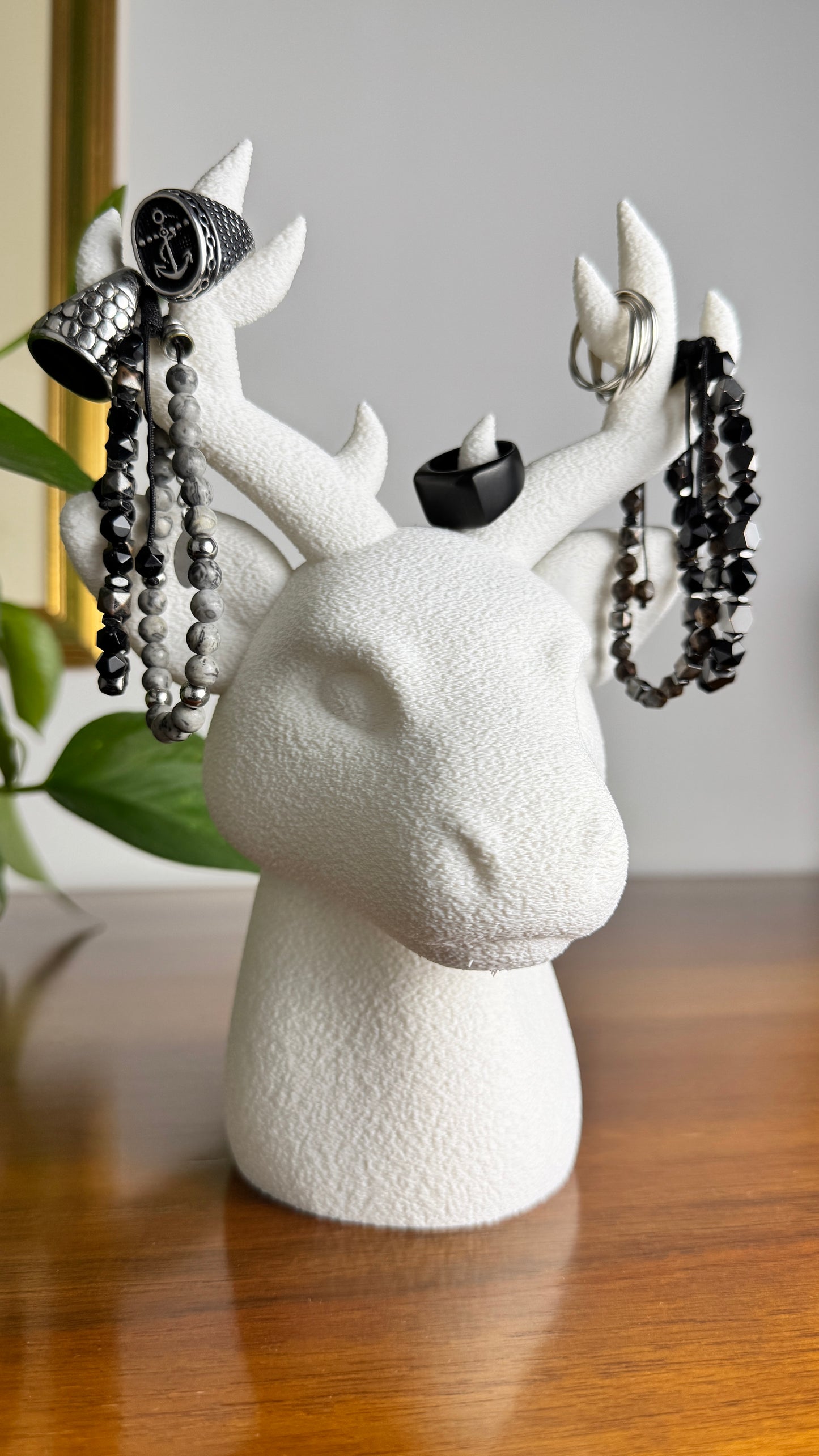 Minimalist Deer Head Jewelry Holder – Elegant Home Decor
