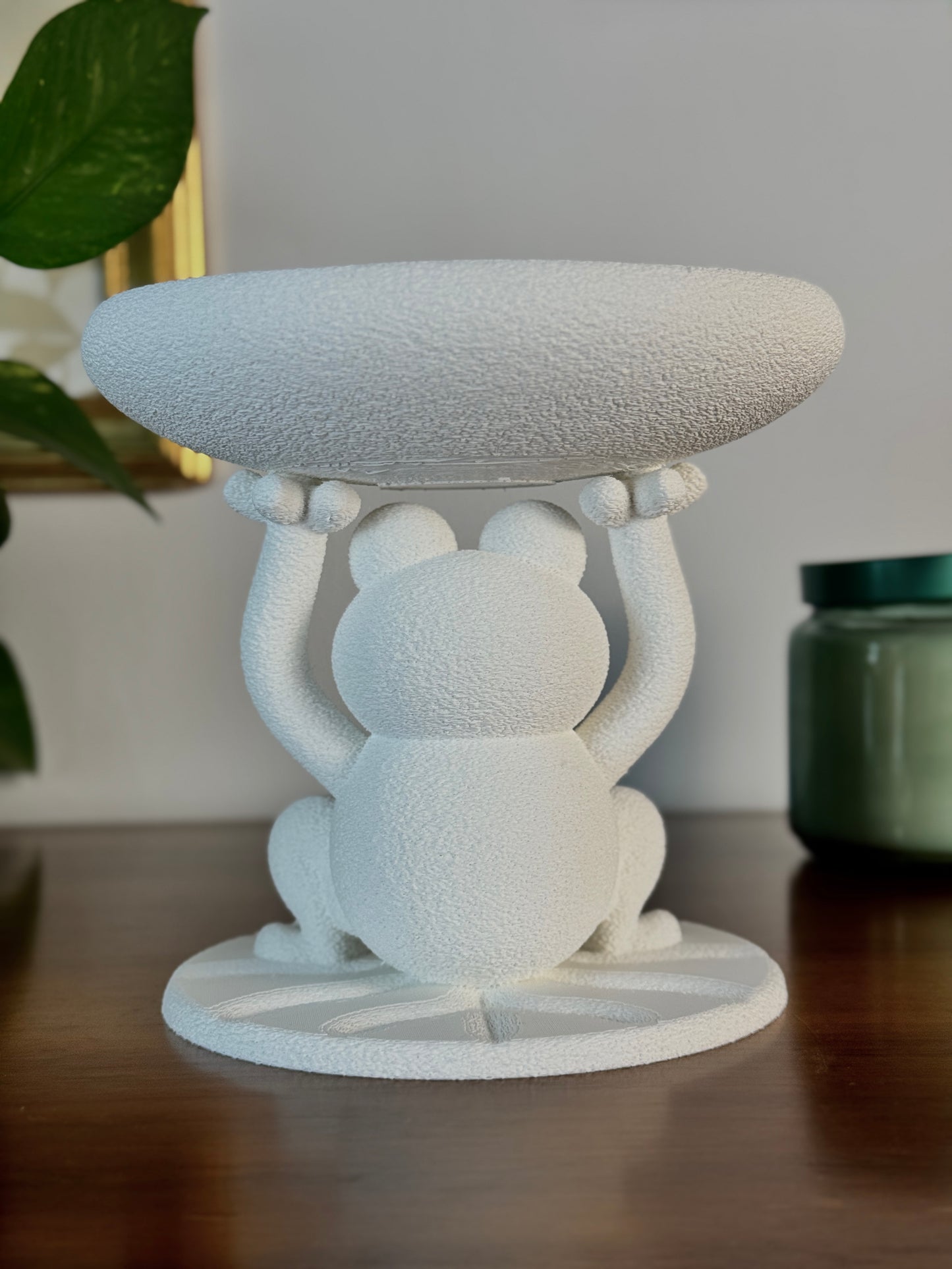 Minimalist Frog Bowl Holder – Functional Home Decor